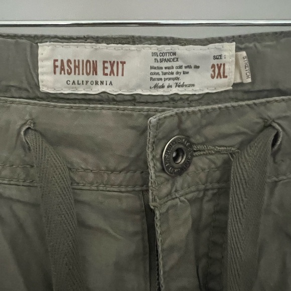 adjustable waist and ankle beige/tan cargo capris - Picture 3 of 3